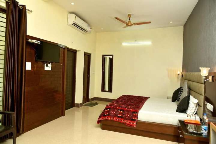 Room 54 of 90