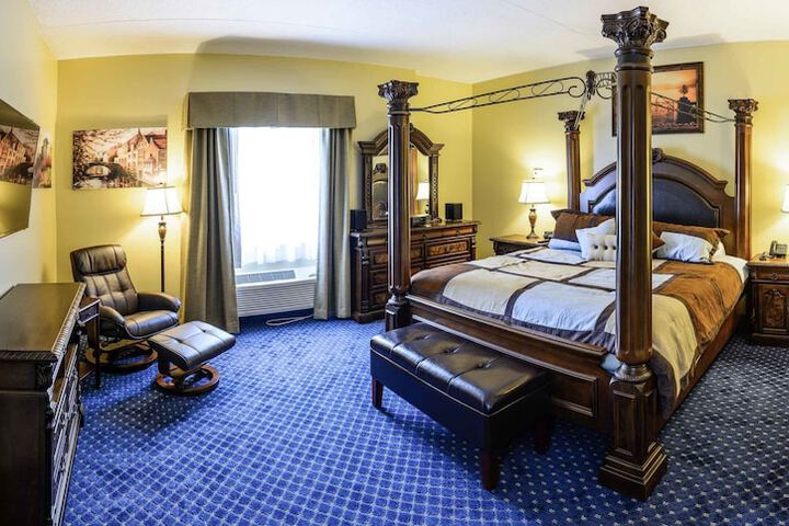 Suite Executive King Bed (2 of 19)