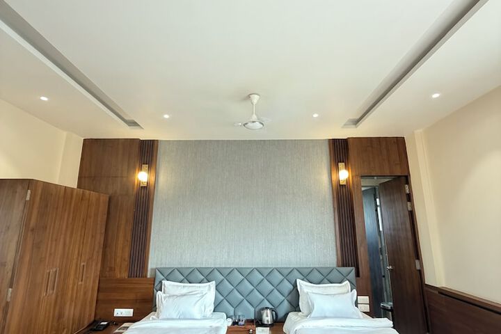 Room 15 of 30