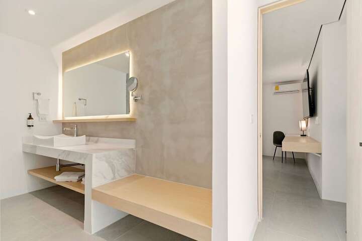 Room 64 of 90