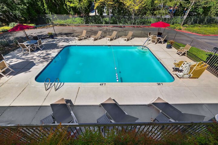 Pool Hotel