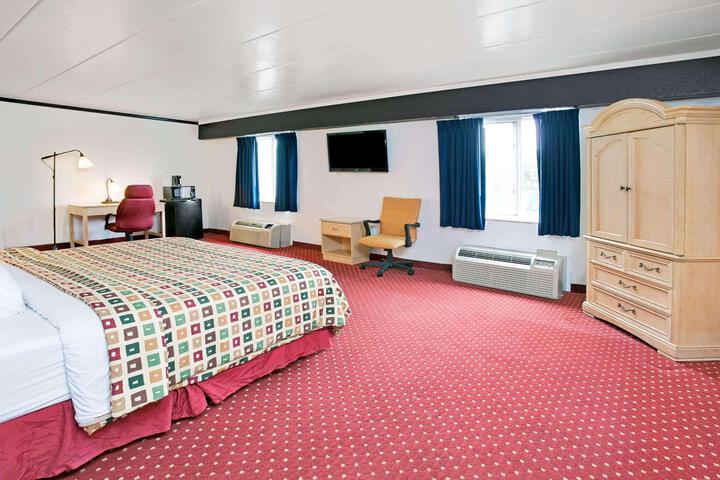 1 King Bed (9 of 12)