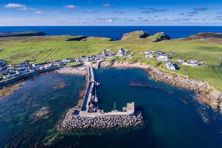 Exterior of Ostán Oileán Thoraí Tory Island Hotel