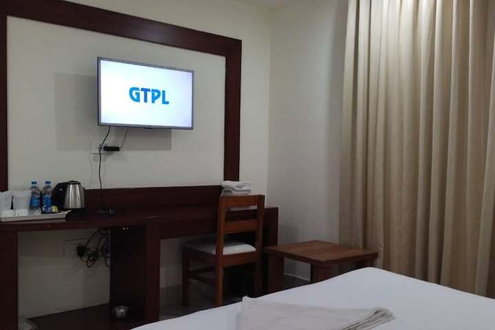 Room 4 of 7