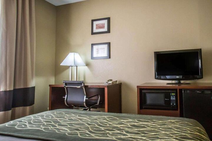 Queen Bed Accessible (5 of 15)