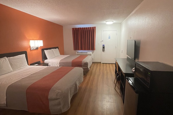 Room 7 of 28