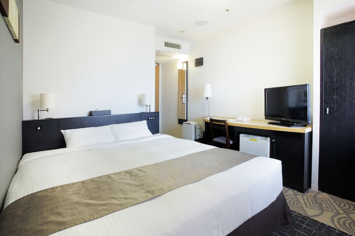 Room 8 of 48
