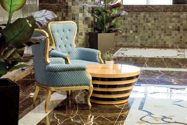 Entrance & Lobby