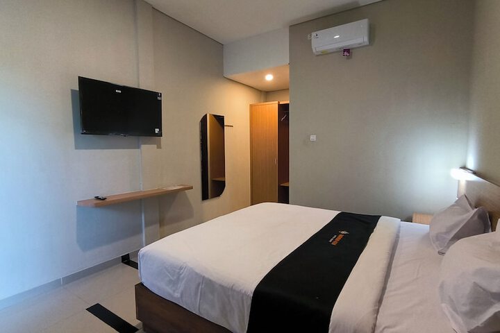 Room 3 of 12
