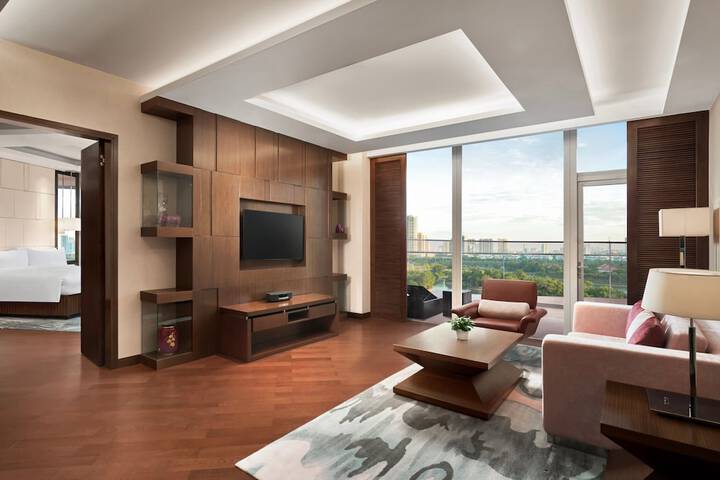 Room 51 of 176