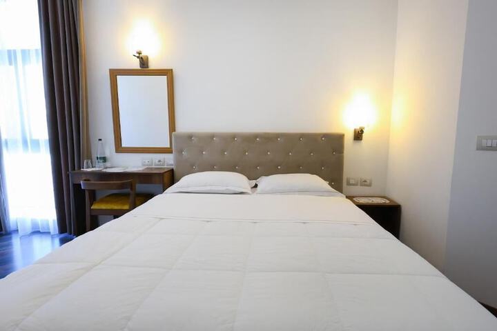 Room 4 of 114