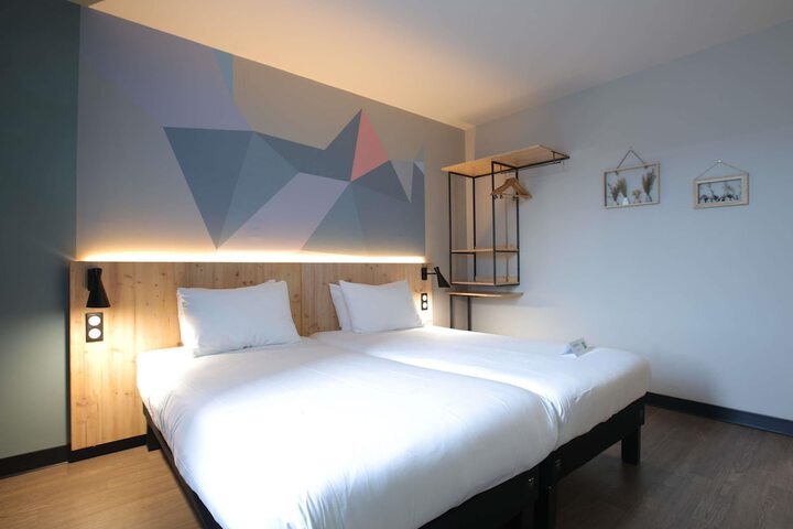 Room 14 of 42