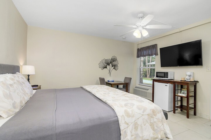Standard | King Bed (9 of 16)