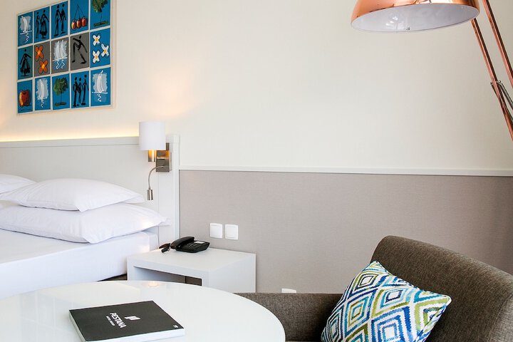 Room 6 of 37