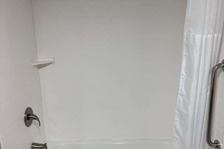 Room 7 of 11
