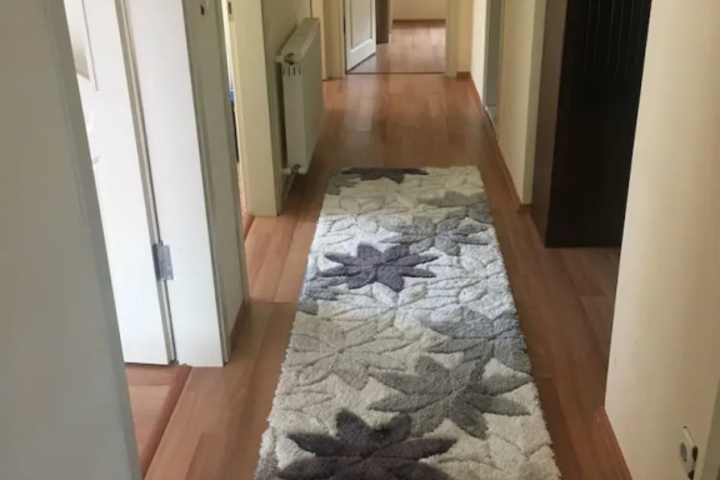 Room 8 of 10