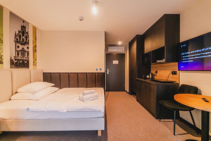 Room 8 of 21