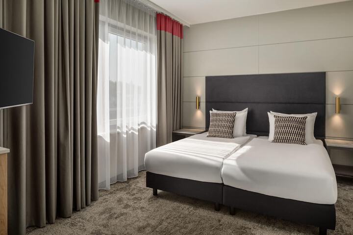 Room 45 of 121