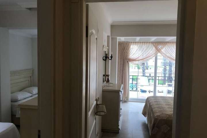 Room 5 of 27