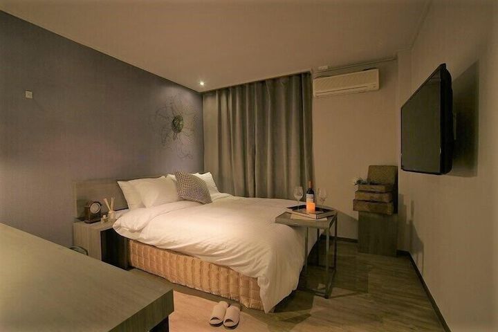 Room 4 of 14