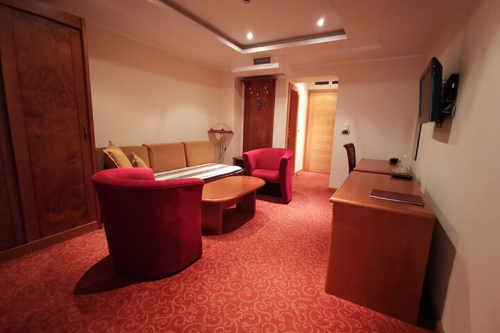 Room 17 of 31