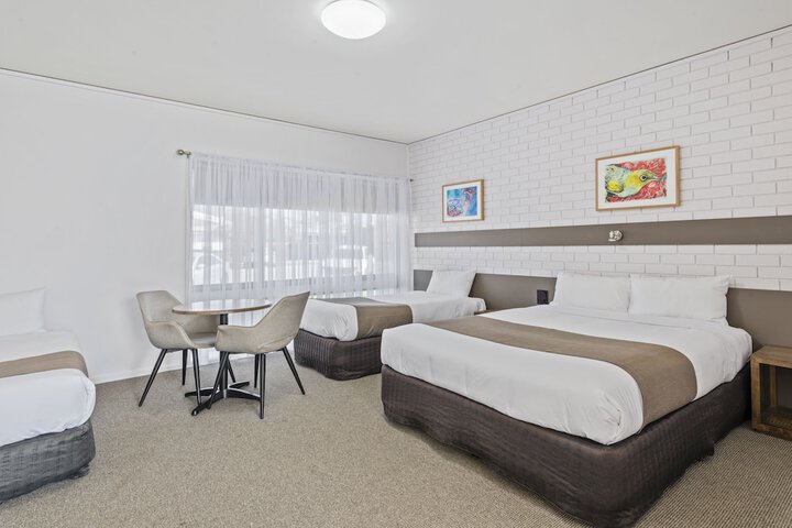 Room 7 of 48