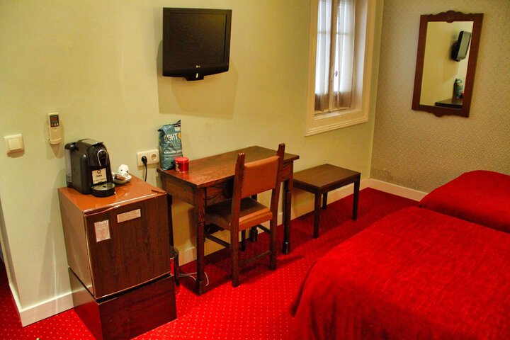 Room 18 of 48
