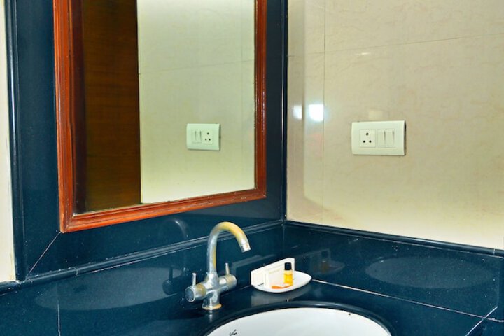 Room 32 of 40
