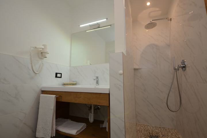 Room 20 of 46