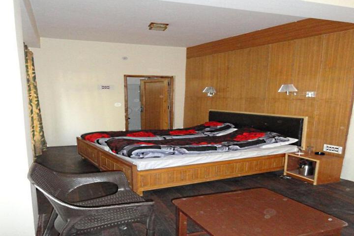 Room 4 of 5