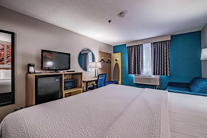 1 King Bed (1 of 9)