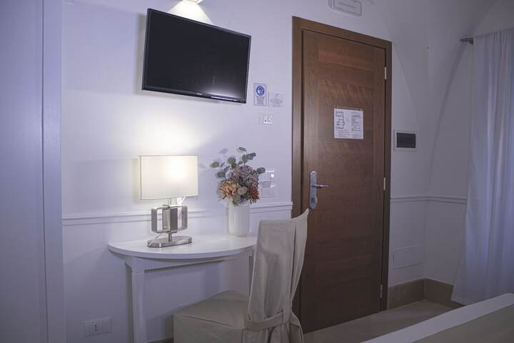 Room 10 of 34