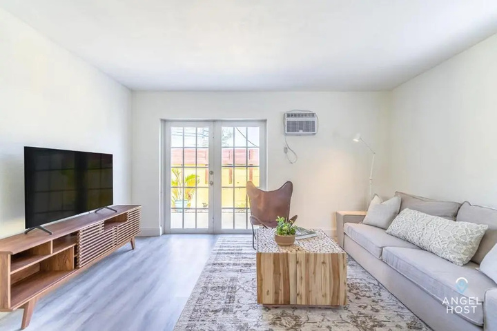 Image of Sleek and Cozy Space 8Min to Ft. Lauderdale Beaches!