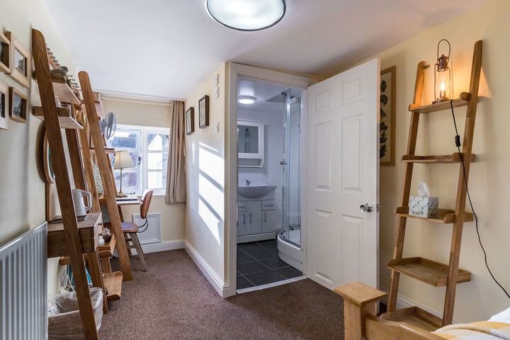 Room 6 of 29