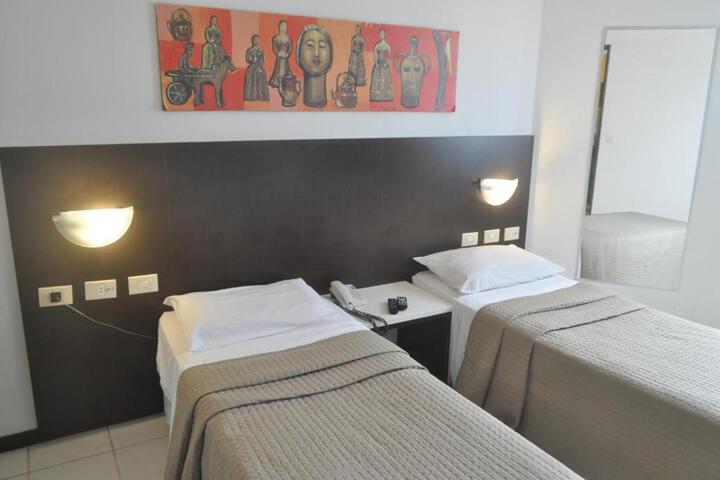 Room 7 of 9