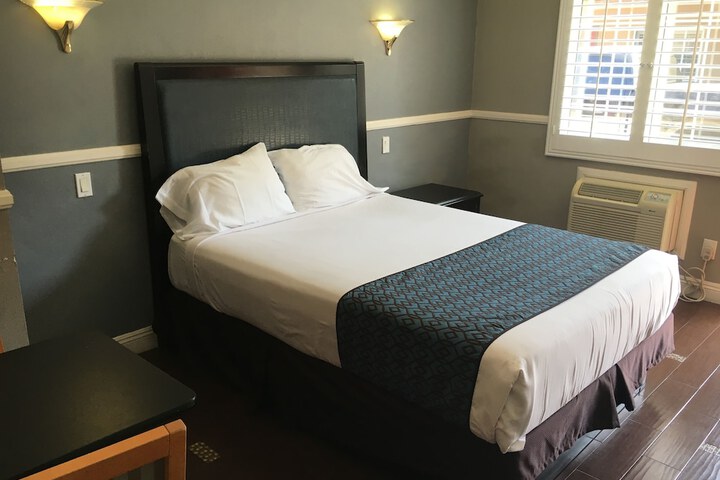 Room 3 of 24