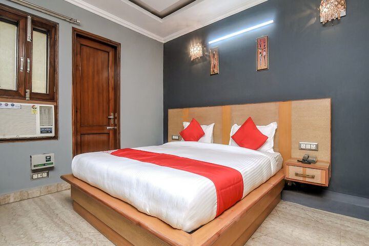 Room 14 of 32