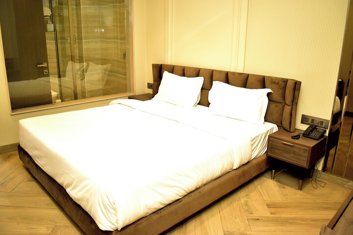 Room 9 of 22