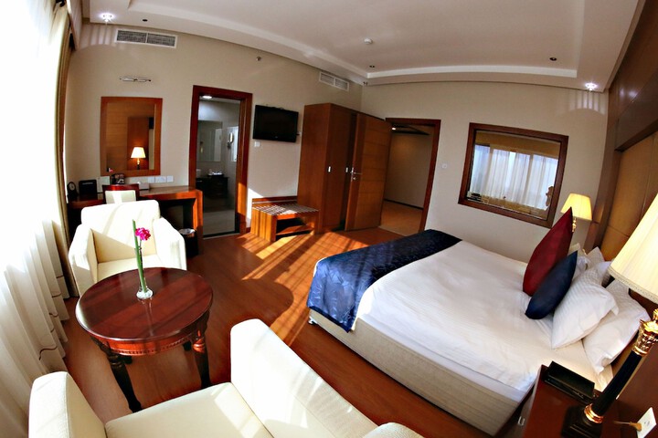 Room 15 of 76