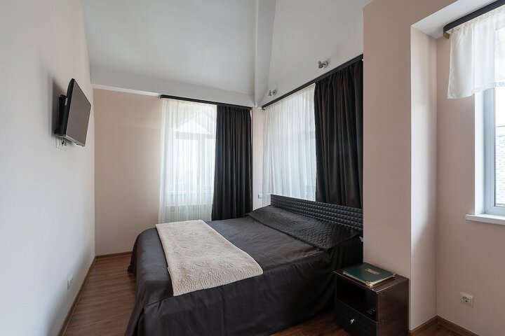 Room 27 of 167