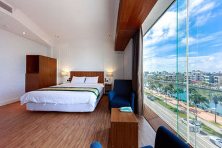 Room 17 of 36