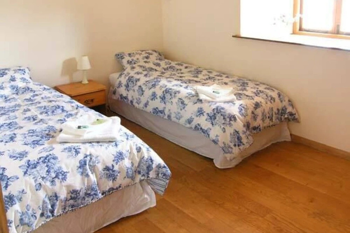 Room 4 of 10