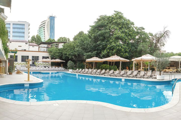 Pool 76 of 129