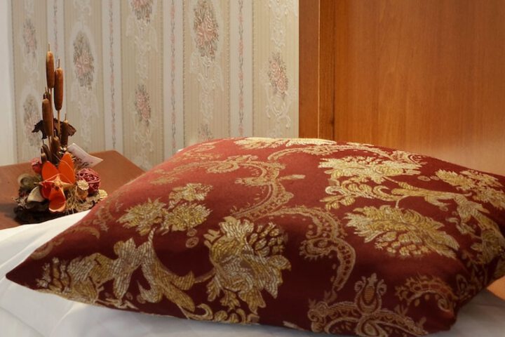 Room 27 of 34