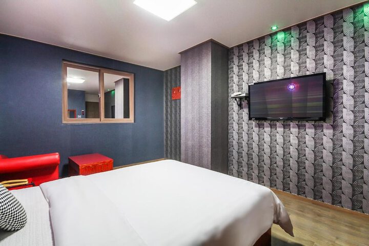 Room 43 of 57