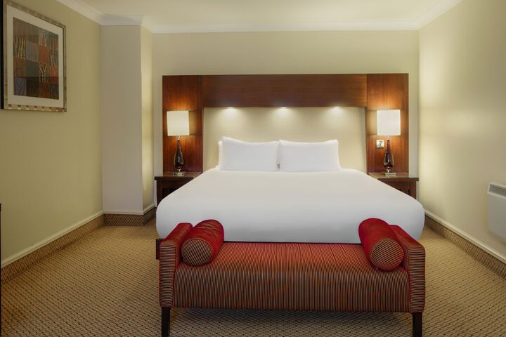 Room 19 of 204