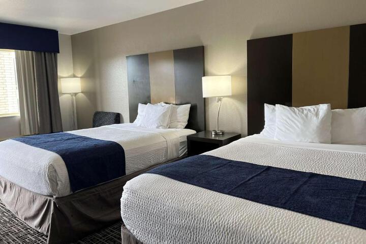2 Queen Beds (4 of 15)