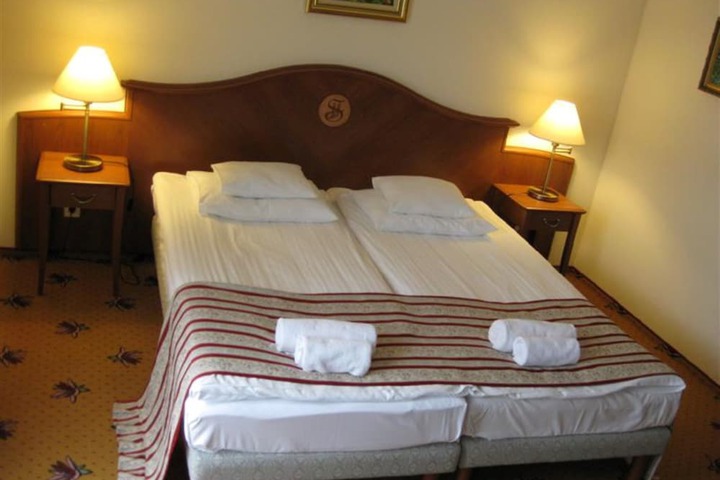 Room 10 of 58