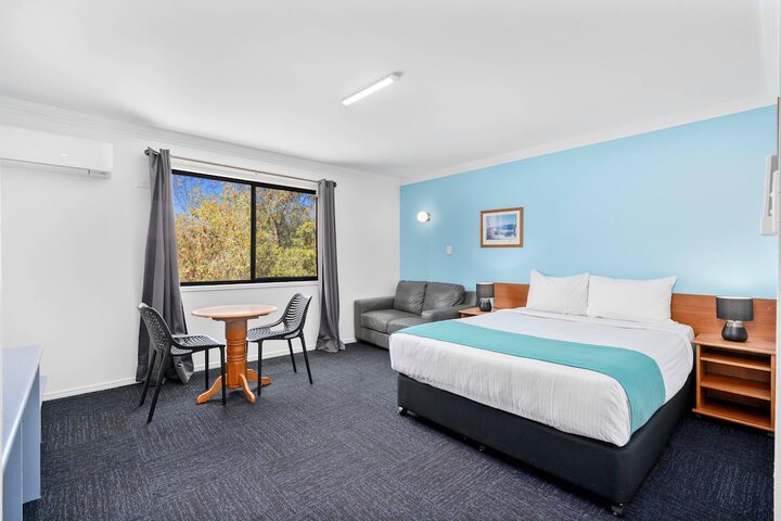 Room 13 of 38