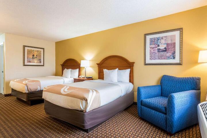 2 Double Beds (11 of 13)